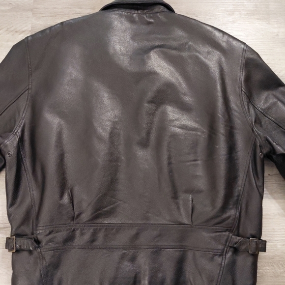 Men's Vintage Leather Jacket with adjustable Buckled Waist Tabs - Picture 9 of 15